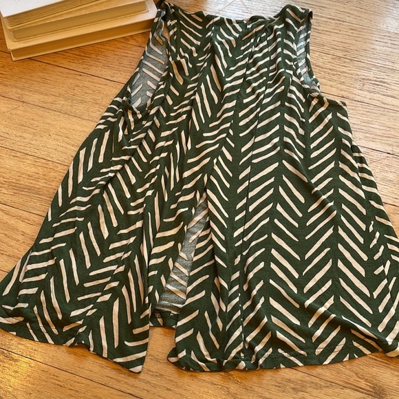 Jack by BB Dakota Split Back Chevron Tank - Picture 8 of 10